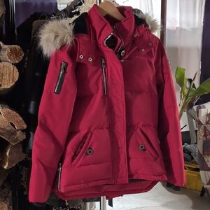 Elegant Red Puffer Jacket with Fur Trim